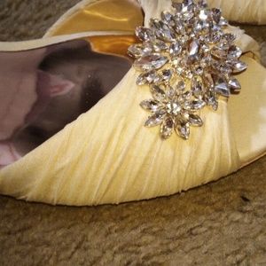 Badgley Mischka ivory shoes